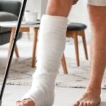 Thuisverpleging Voetzorg SaCura Sanne Jeunen zelfstandig thuisverpleegkundige Limburg regio Lanaken Genk Zutendaal thuiszorg thuisverpleegkundige thuisverpleegster verpleegster aan huis wondzorg palliatieve thuiszorg windels aandoen steunkousen aandoen medicatie klaarzetten medicatiebeheer wassen aankleden helpen met een bad of douche nemen helpen met aankleden dagelijkse hygiëne nagels knippen scheren bloedname bloednames bloed afnemen stomazorg verzorgen van stoma postoperatieve thuiszorg zorg na operaties inspuitingen wondzorg infuustherapie en sondevoeding voetzorg pedicure aan huis eksterogen eelt mycose nagelcorrectie nagelregulatie wrat frezen nagelbeugel nagels knippen